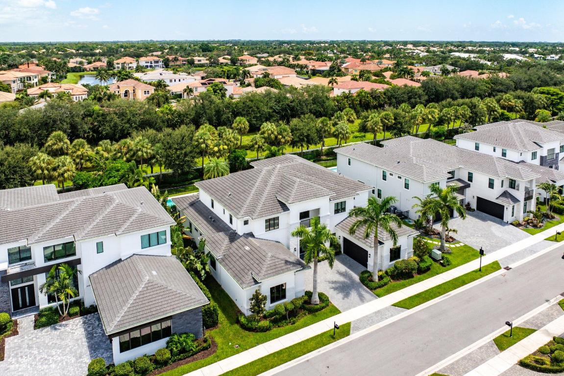 ROYAL PALM POLO - Residential