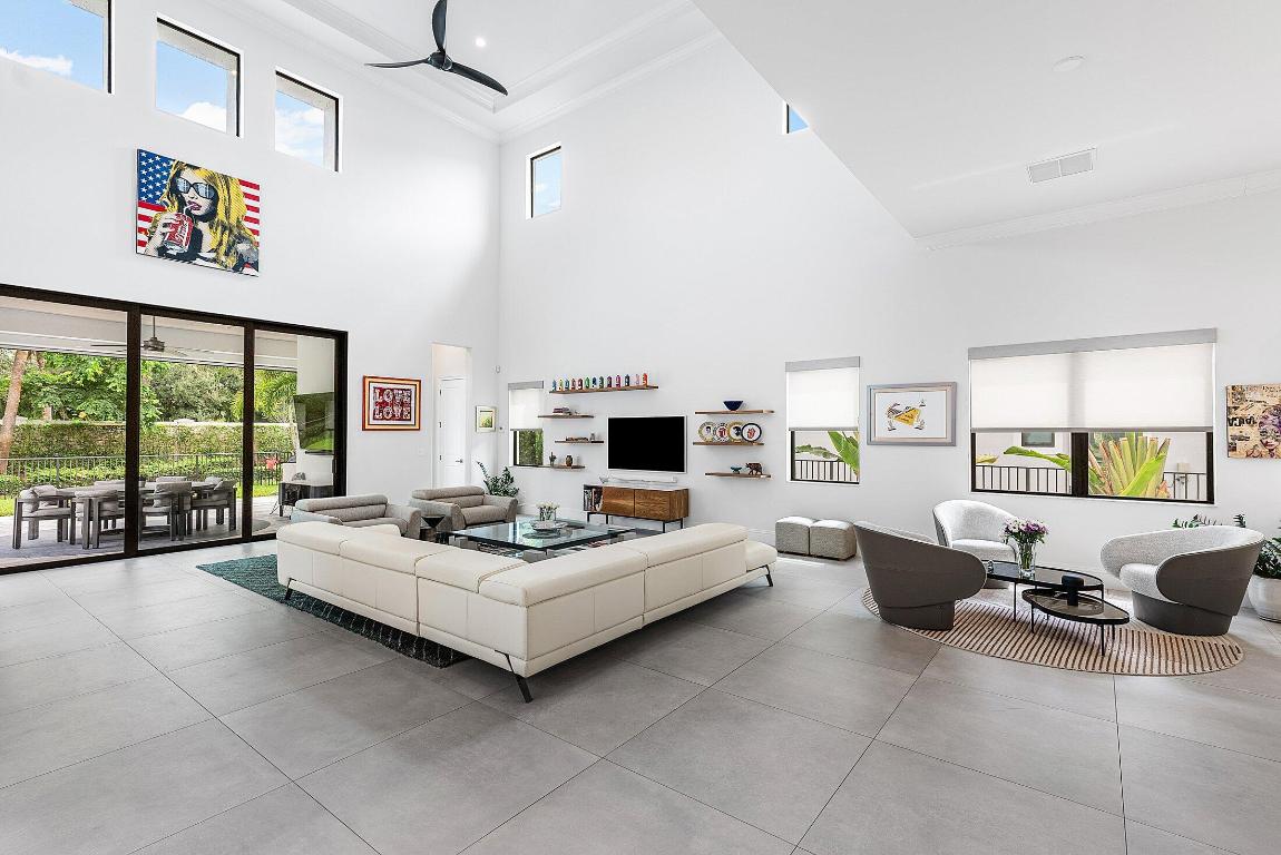 ROYAL PALM POLO - Residential