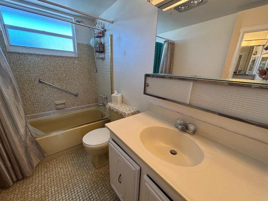 LAKESIDE VILLAGE - Residential