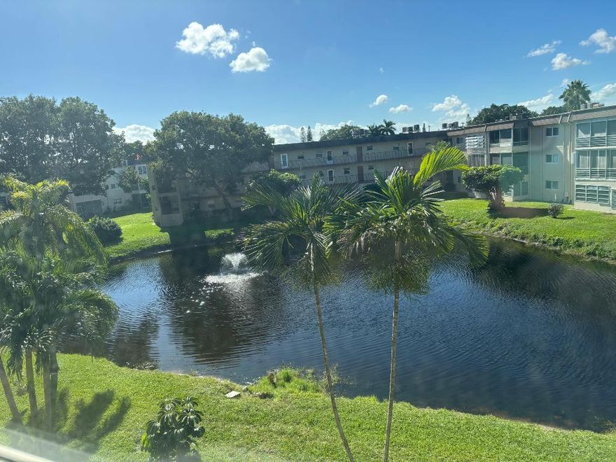 LOWEST PRICED BAHAMA MODEL IN LAKESIDE VILLAGE. 900 Sq. Ft. with water and fountain views from all rooms. Seller motivated. Seller will pay special assessment at closing. New roof. Spacious and bright rooms, walk-in closet, and more closets in hallway. Lakeside Village has a large main pool plus a smaller heated pool, and plenty activities through the year. Great place to enjoy life in a very friendly community.