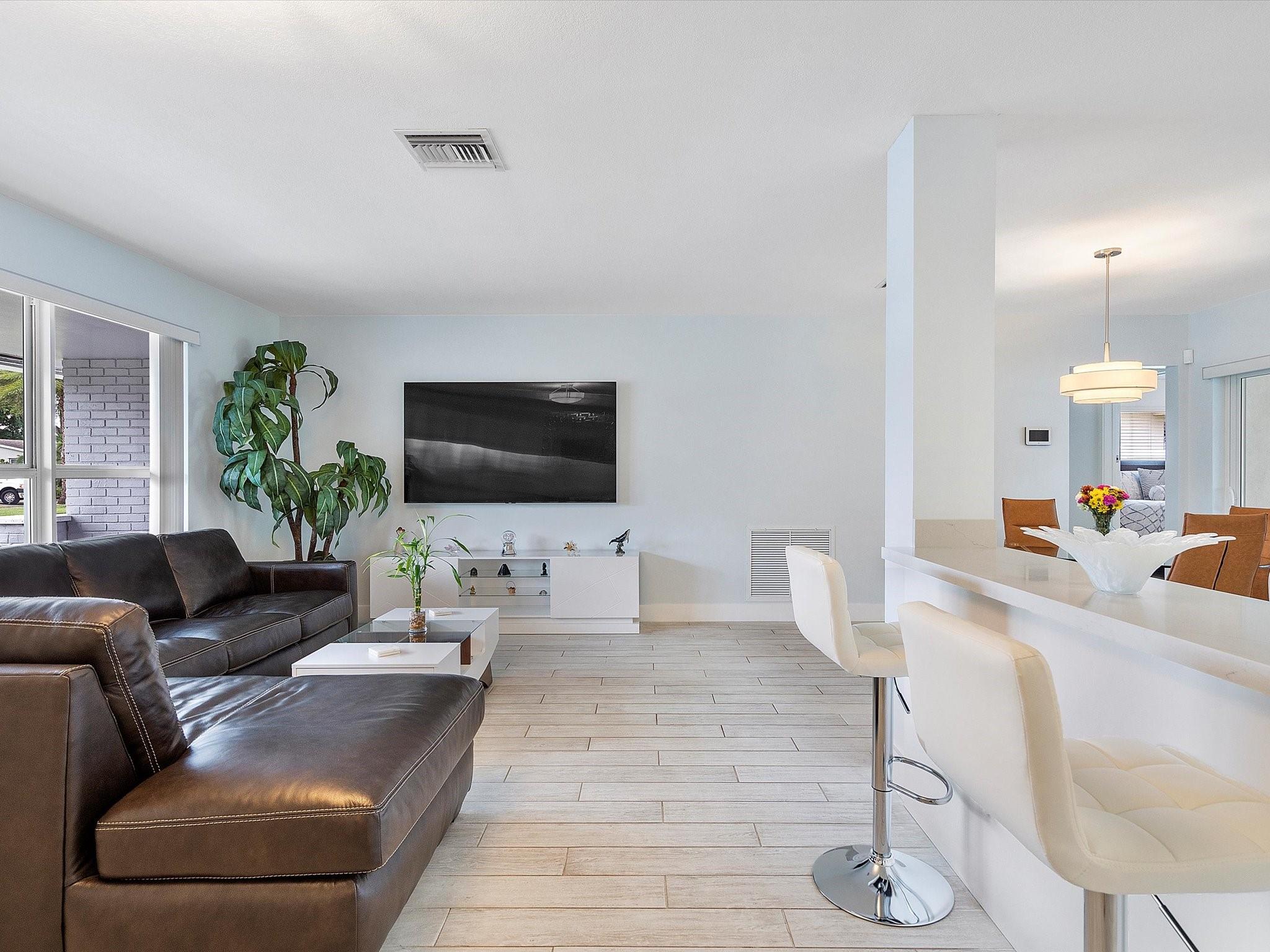 Hollywood Hills 6-22 B - Residential