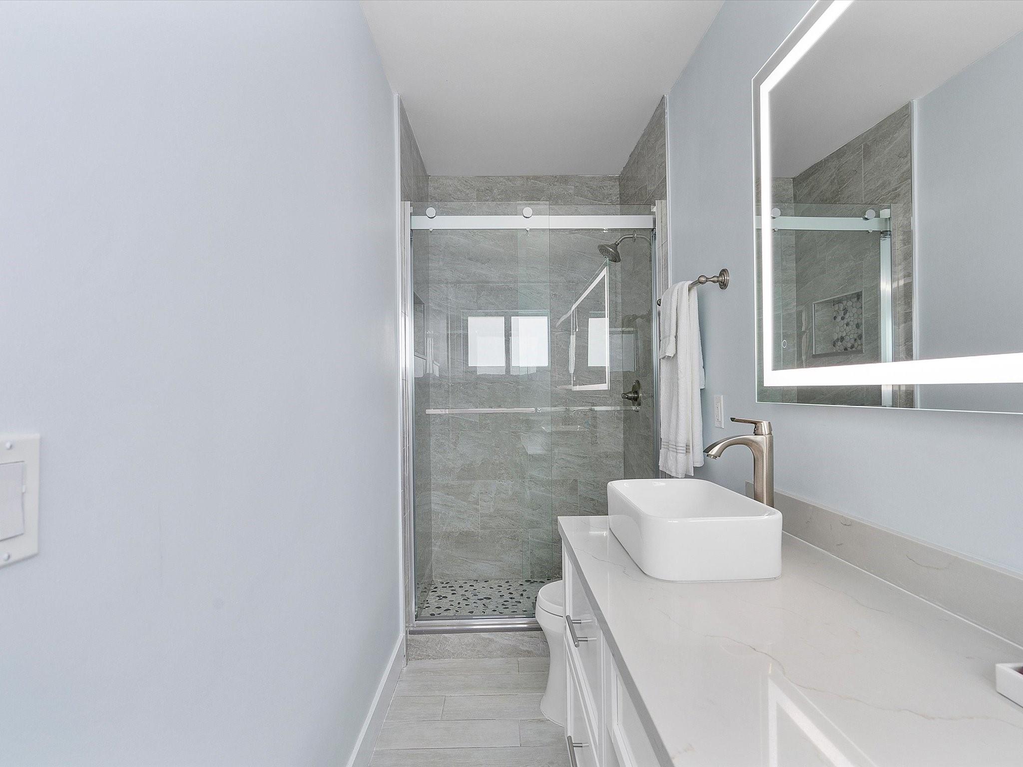 Hollywood Hills 6-22 B - Residential