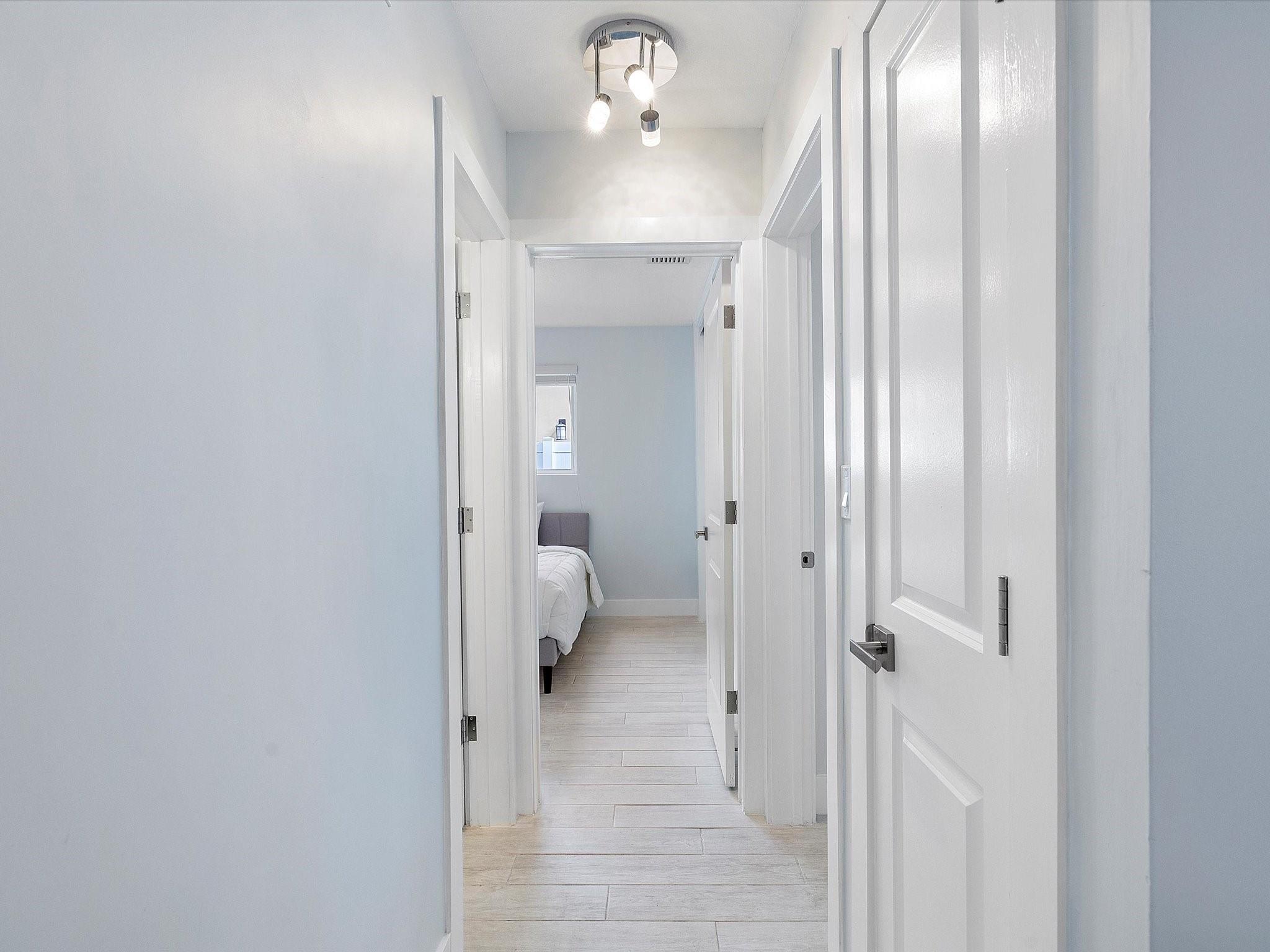 Hollywood Hills 6-22 B - Residential