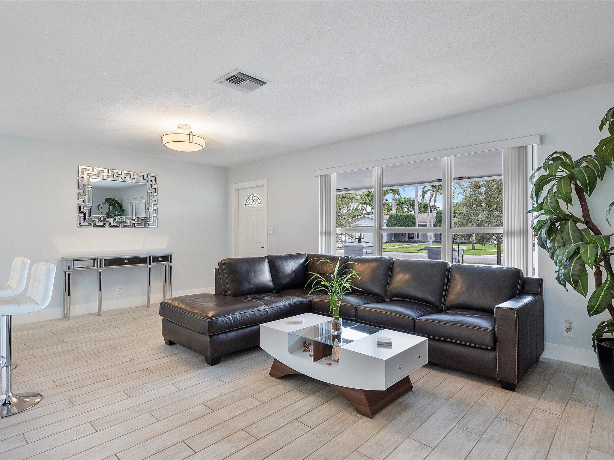 Hollywood Hills 6-22 B - Residential