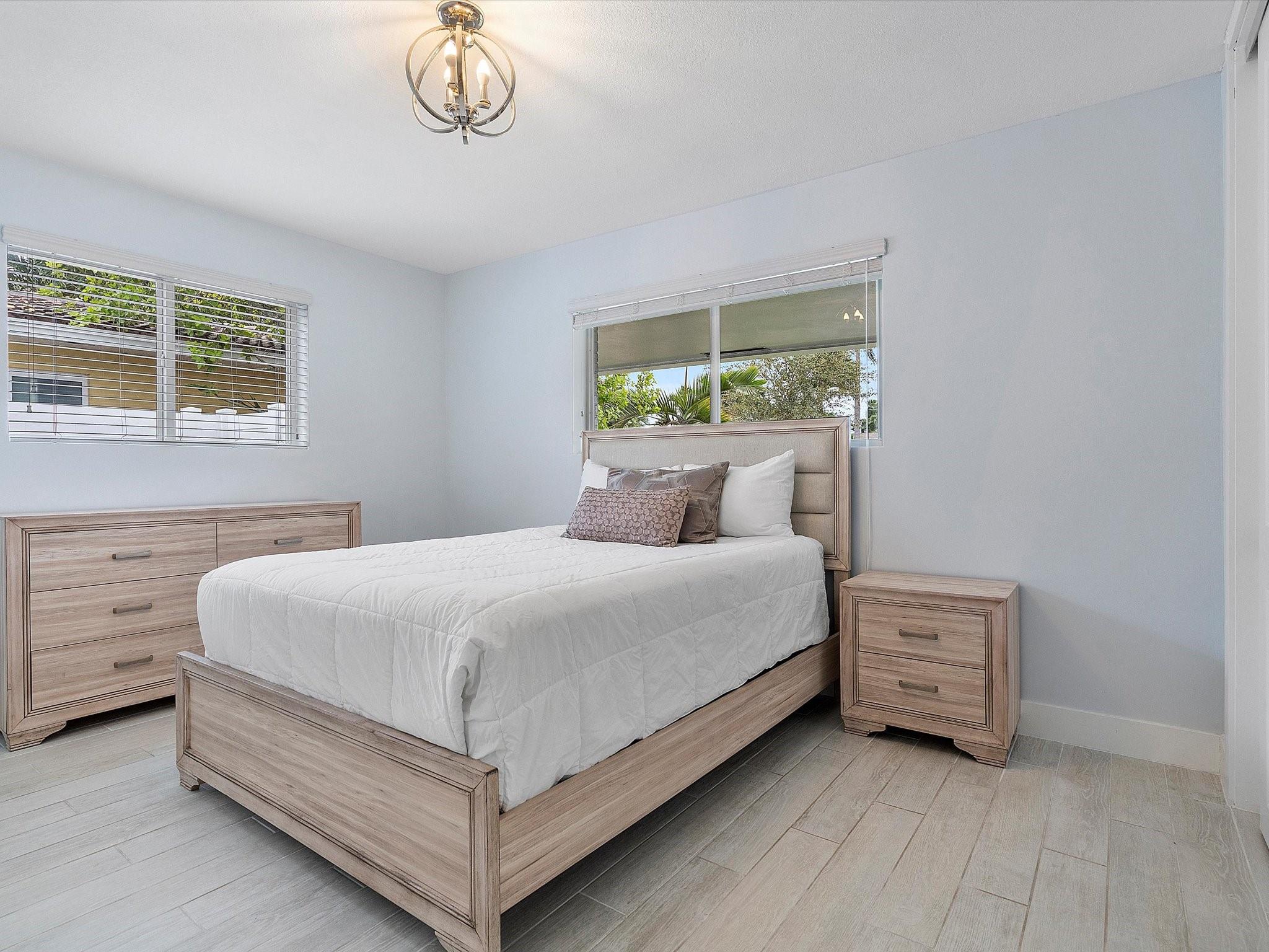 Hollywood Hills 6-22 B - Residential
