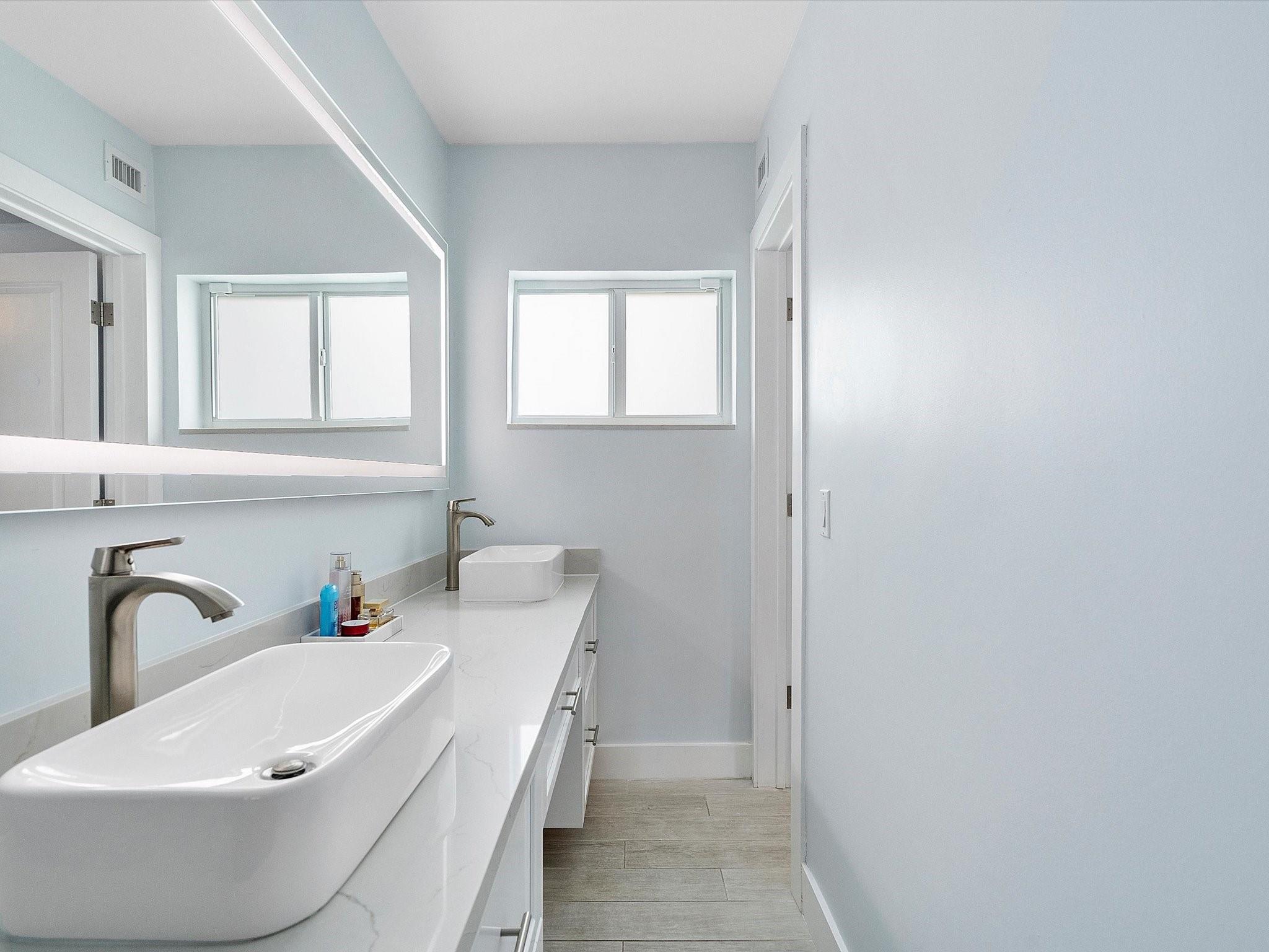 Hollywood Hills 6-22 B - Residential