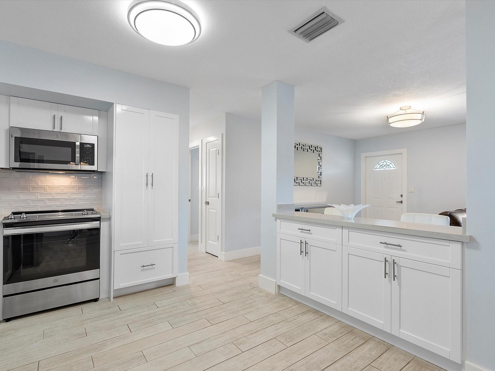 Hollywood Hills 6-22 B - Residential