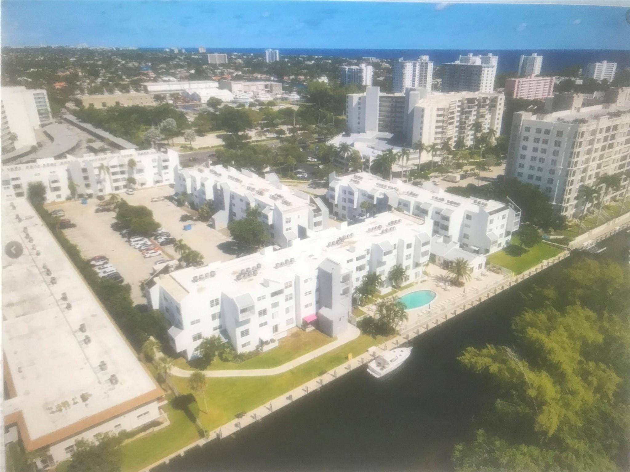 casa la quinta condo - Residential