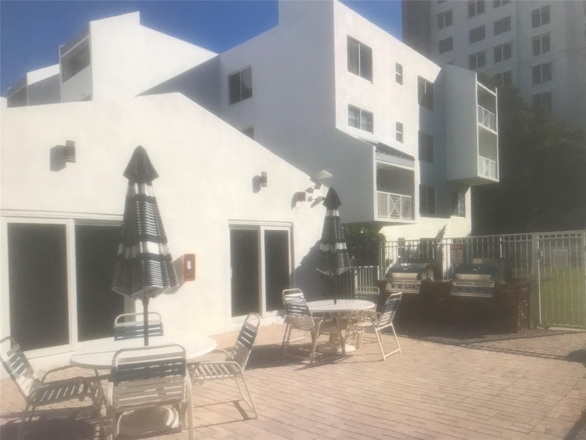 casa la quinta condo - Residential