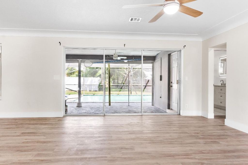 Photo of 1510 SW 2nd Street, Boynton Beach, FL 33435 (MLS # R11127105)