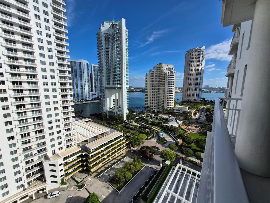 Stunning 1BR/1.5BA condo with spectacular water views on exclusive Brickell Key! Features beautiful porcelain floors, open kitchen with quartz countertops, stainless-steel appliances, and custom wood cabinetry. Includes central A/C, water heater, and an in-unit washer/dryer.Resort-style amenities include a waterfront pool & Jacuzzi, BBQ area, 2-story gym, indoor racquetball & squash courts, billiard room, kids' playroom, bike room, and a 24/7 self-checkout market. Enjoy serene waterfront strolls on the island path or walk to Brickell's best restaurants and shops.