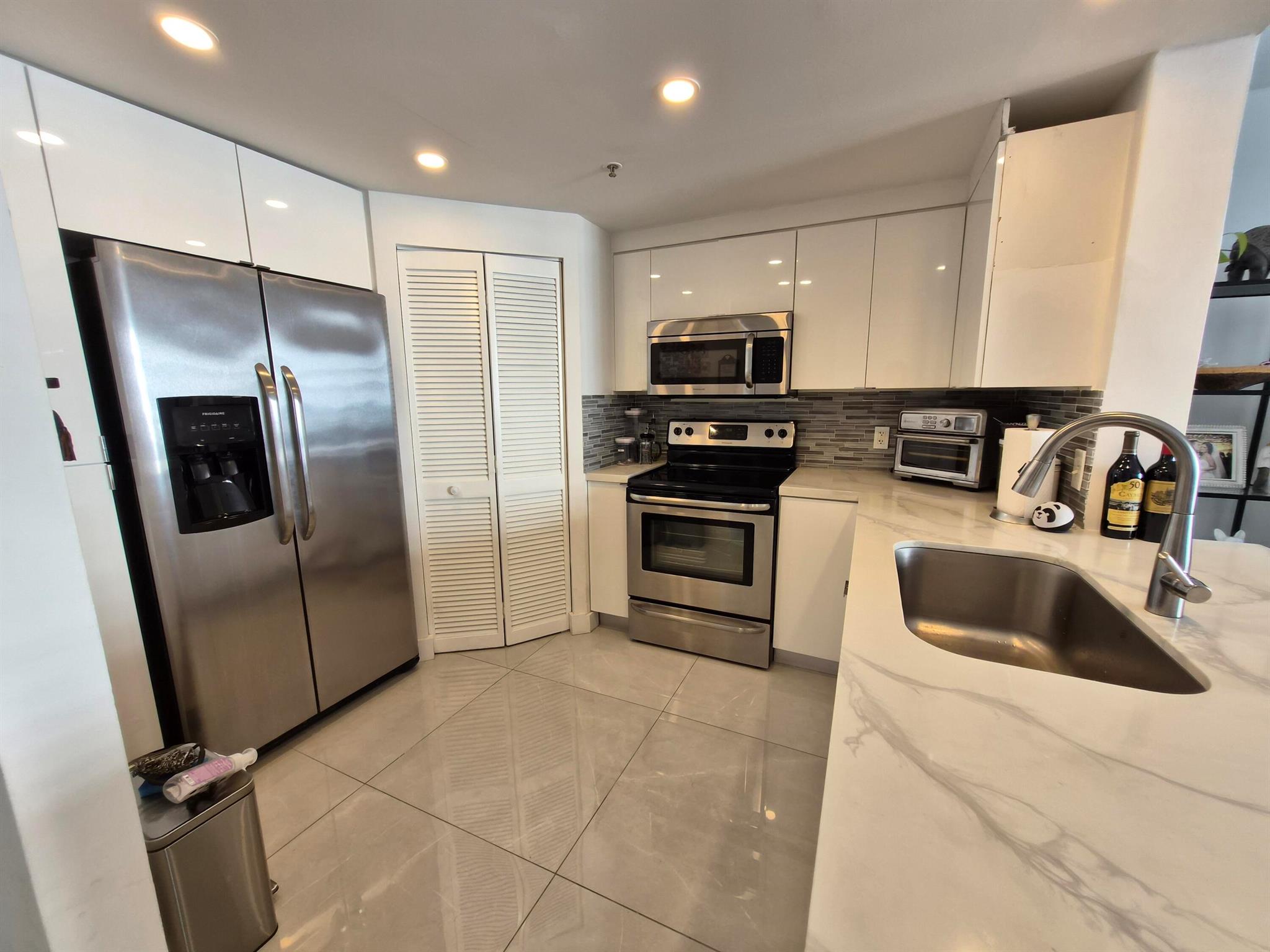 COURVOISIER COURTS CONDO - Residential Lease