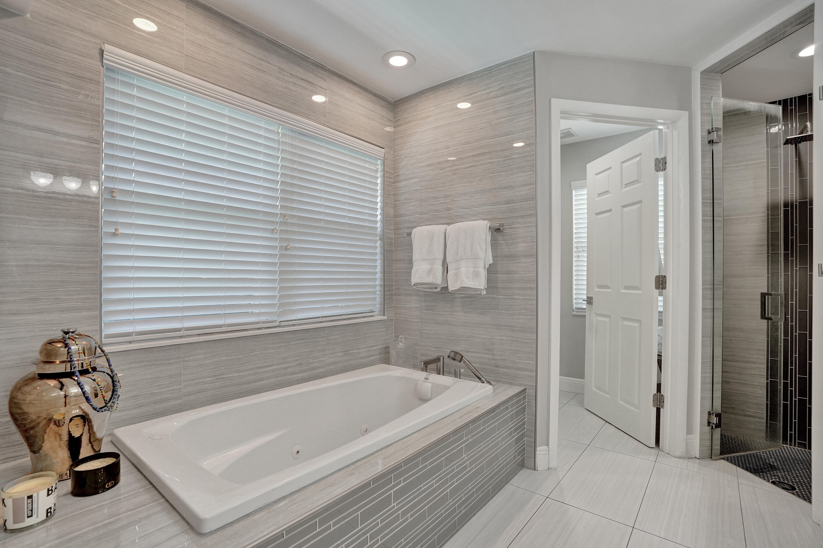 CORAL POINT - Residential