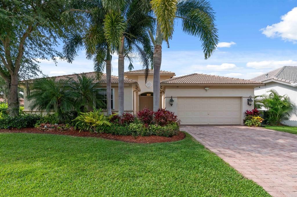 Photo of 102 San Vincente Place, Palm Beach Gardens, FL 33418 (MLS # R10714432)