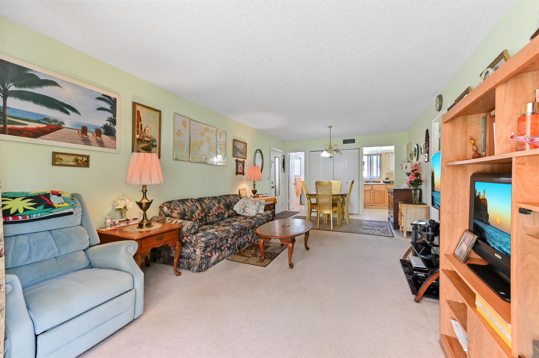 GOLDEN LAKES VILLAGE COND - Residential