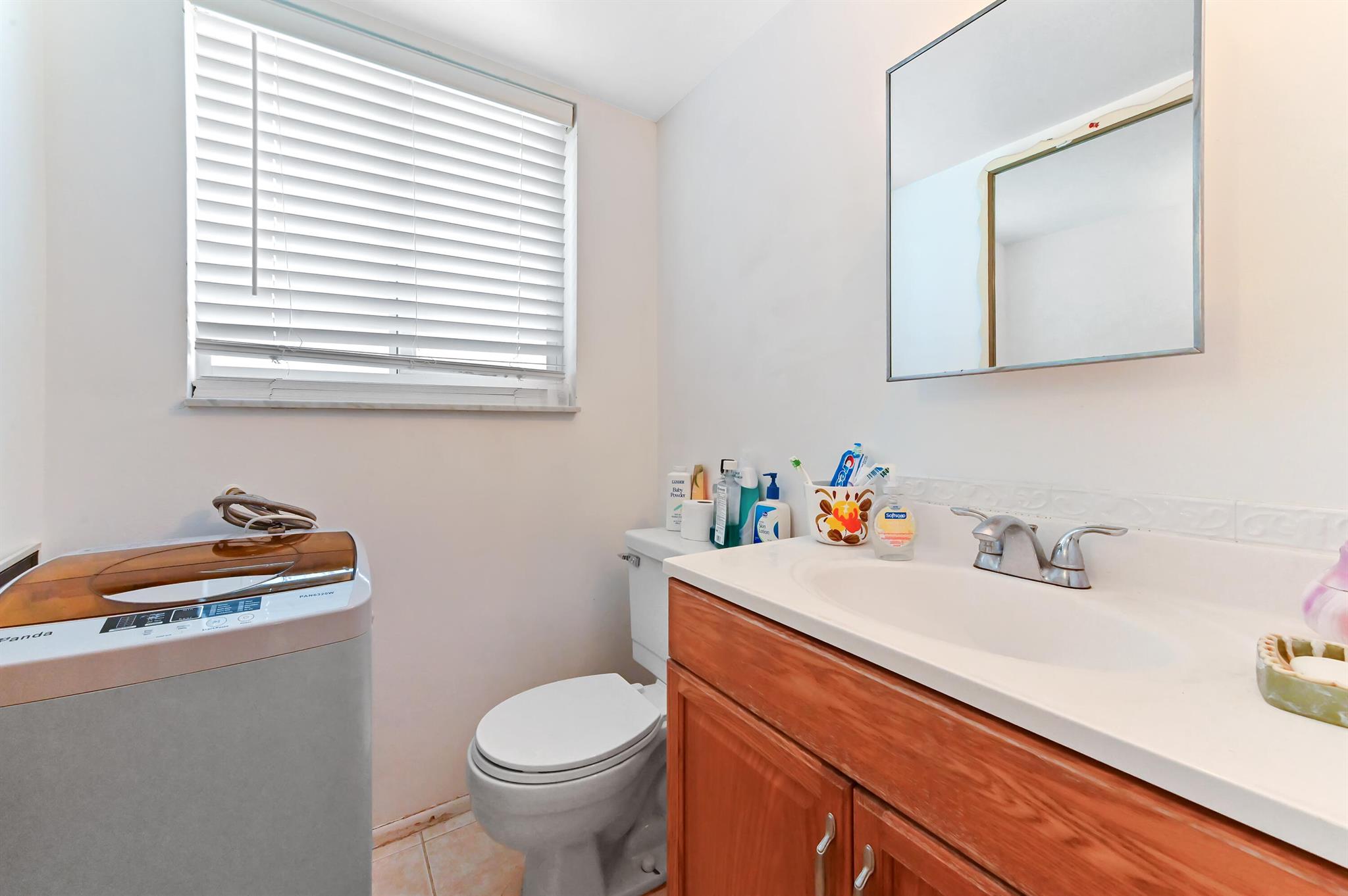 GOLDEN LAKES VILLAGE COND - Residential