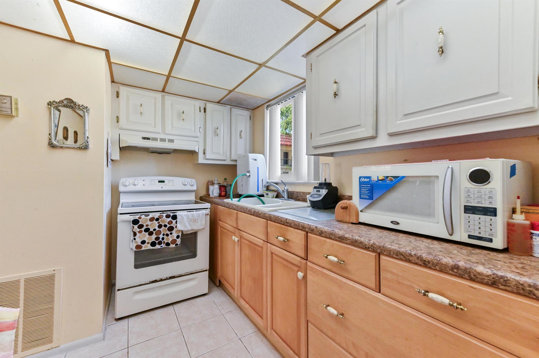 GOLDEN LAKES VILLAGE COND - Residential