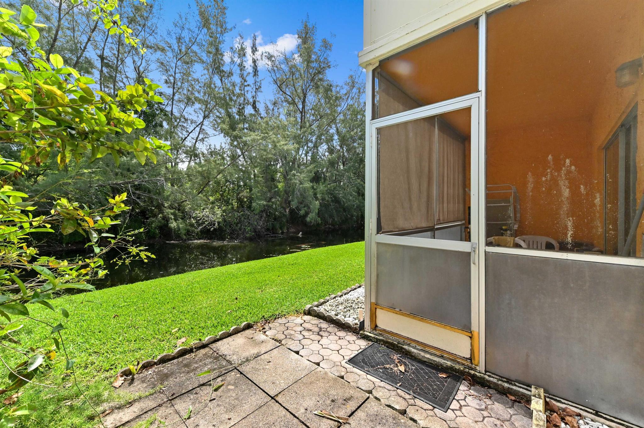 GOLDEN LAKES VILLAGE COND - Residential