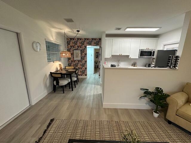 NORTH PALM BEACH VILLAGE OF 8 - Residential Lease