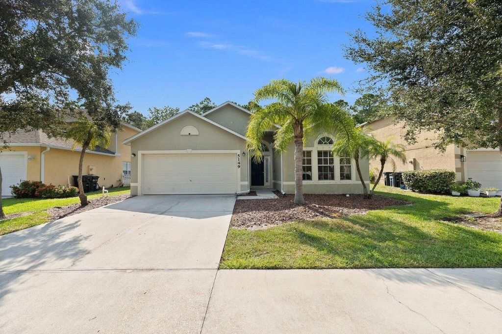 Photo of 5149 NW Wisk Fern Circle, Port Saint Lucie, FL 34986 (MLS # R10941985)