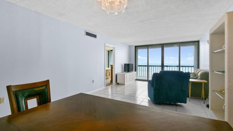 Condominium in Jensen Beach FL 10680 Ocean Drive 5.jpg