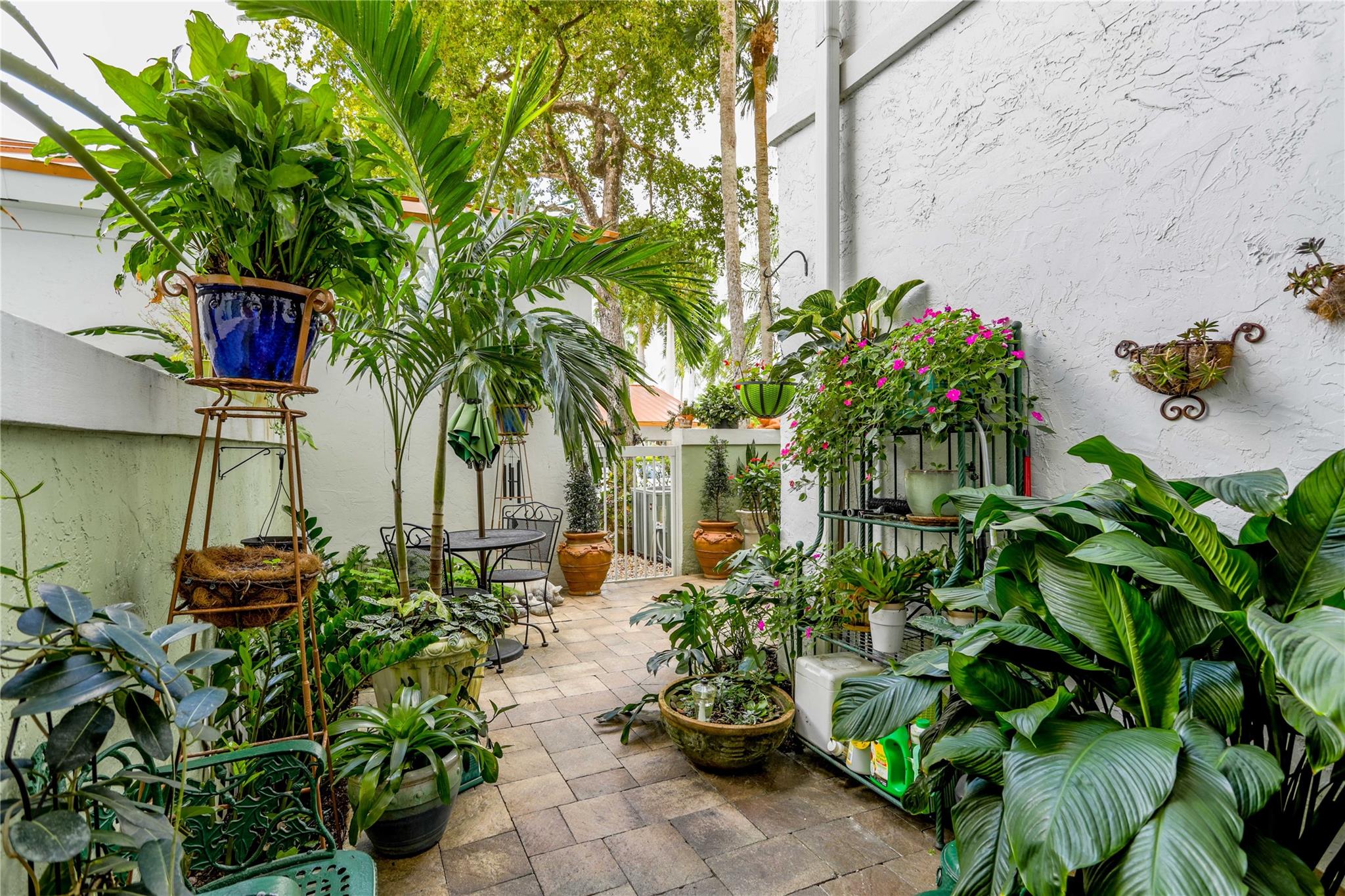 4112 W Palm Aire Dr 121B