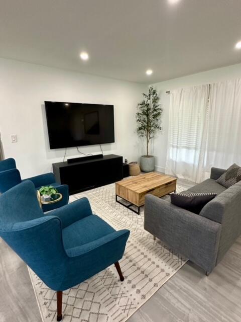 Palm Beach Colony - Residential Lease