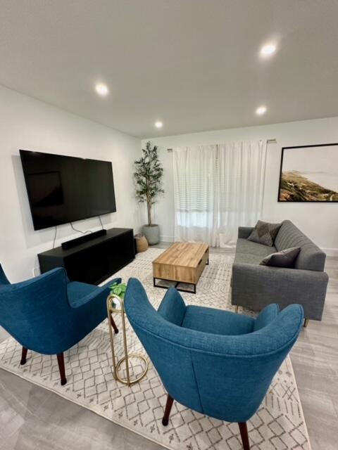 Palm Beach Colony - Residential Lease