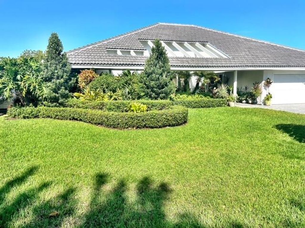 Photo of 2255 Quail Ridge N, Palm Beach Gardens, FL 33418 (MLS # R11022602)