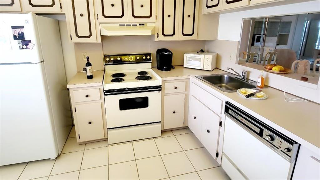 LAS VISTAS CONDOS - Residential