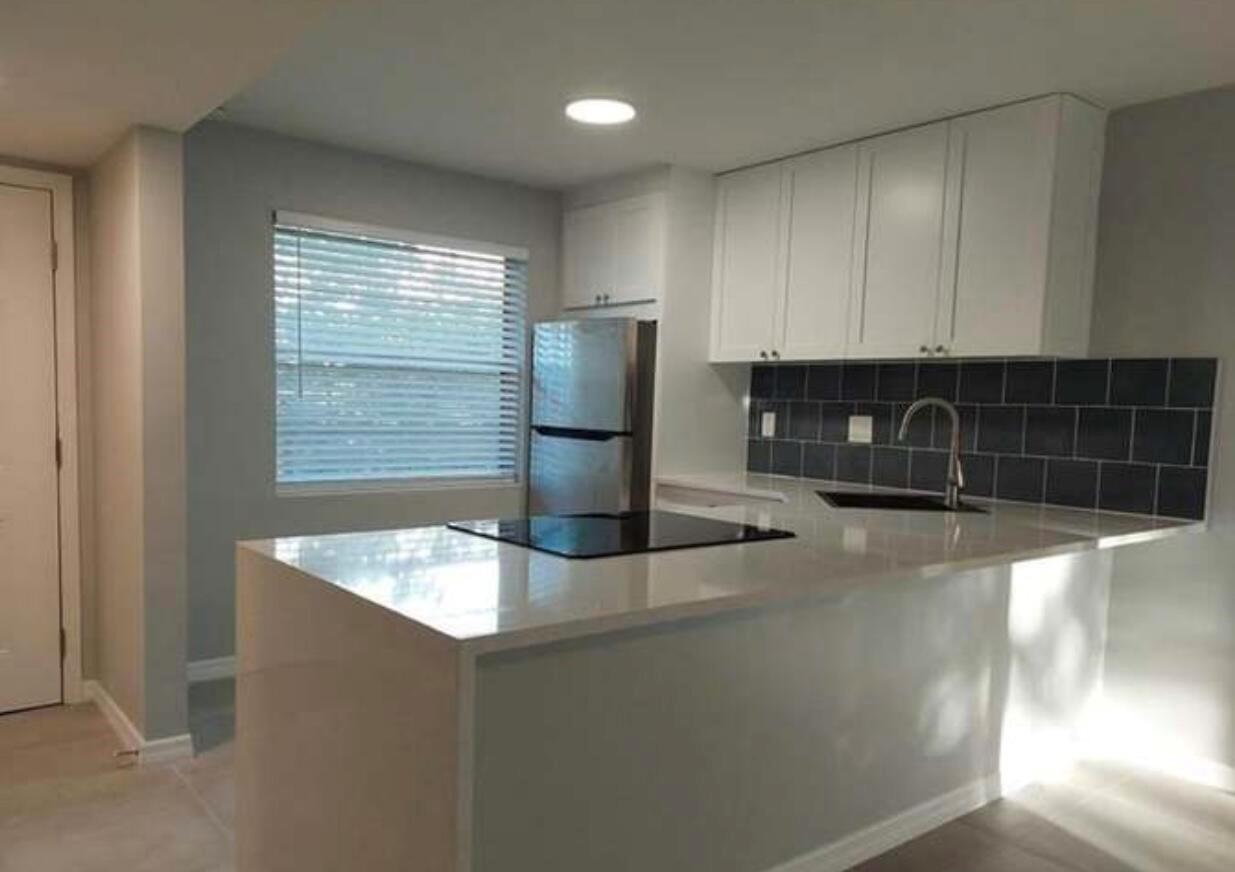 3301 NW 47th Terrace 308, Lauderdale Lakes, FL, 33319/$179,900 2 3301 NW 47th Terrace 308