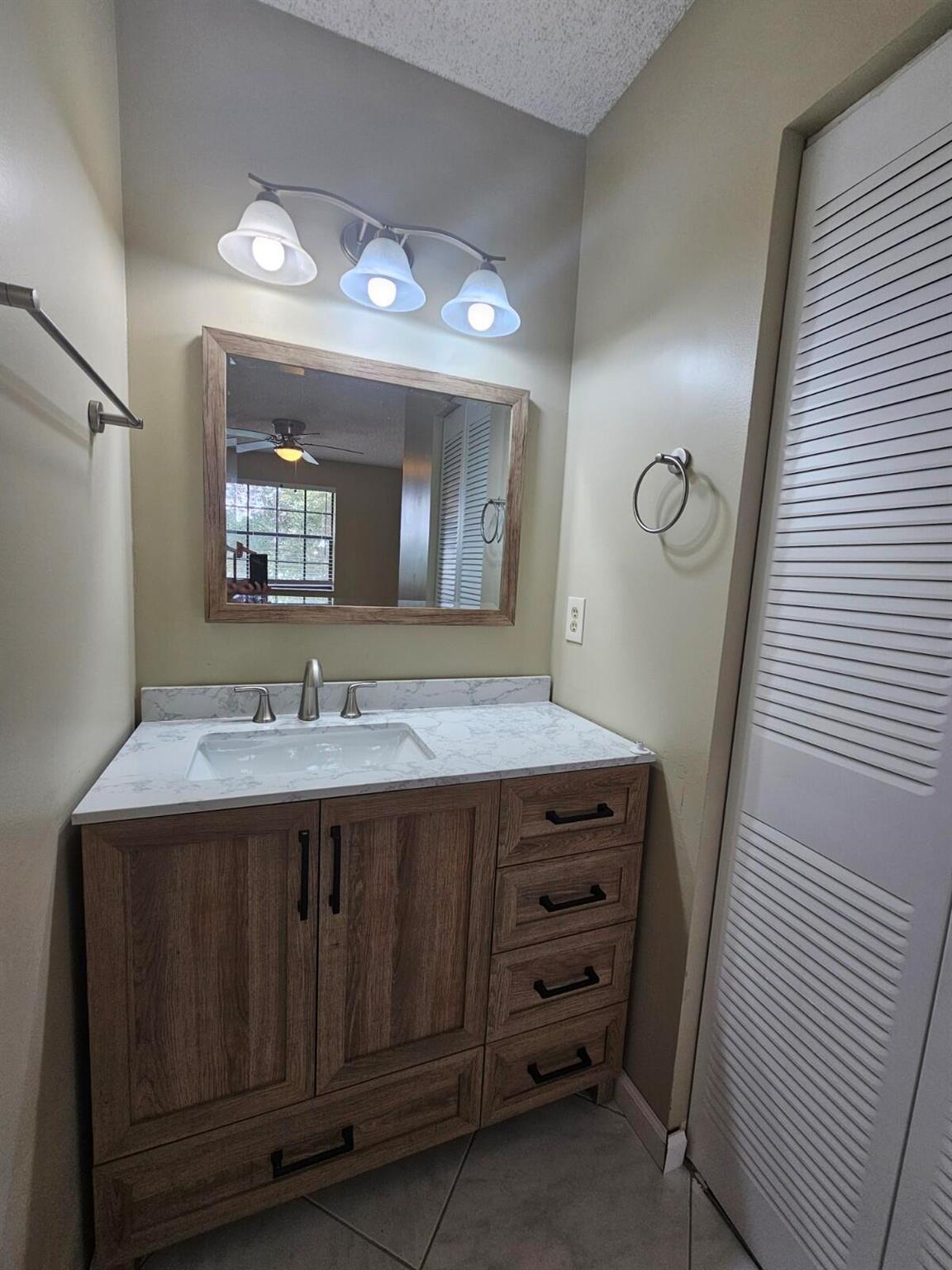 LAKE WINDWOOD CONDO - Residential