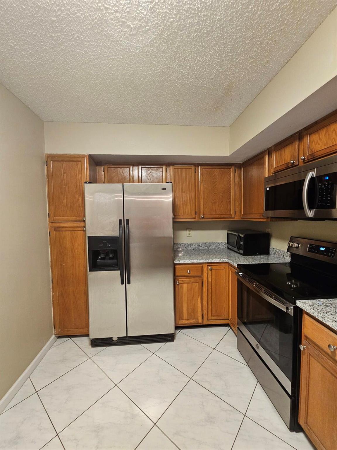 LAKE WINDWOOD CONDO - Residential
