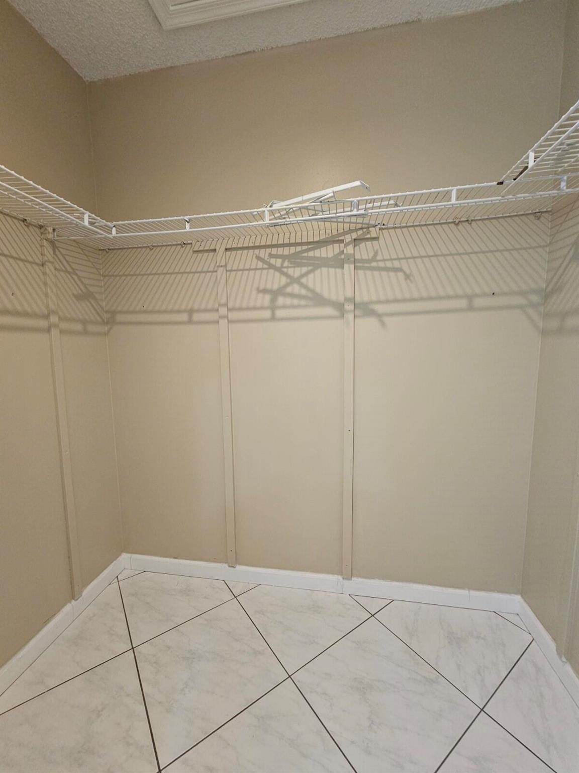 LAKE WINDWOOD CONDO - Residential