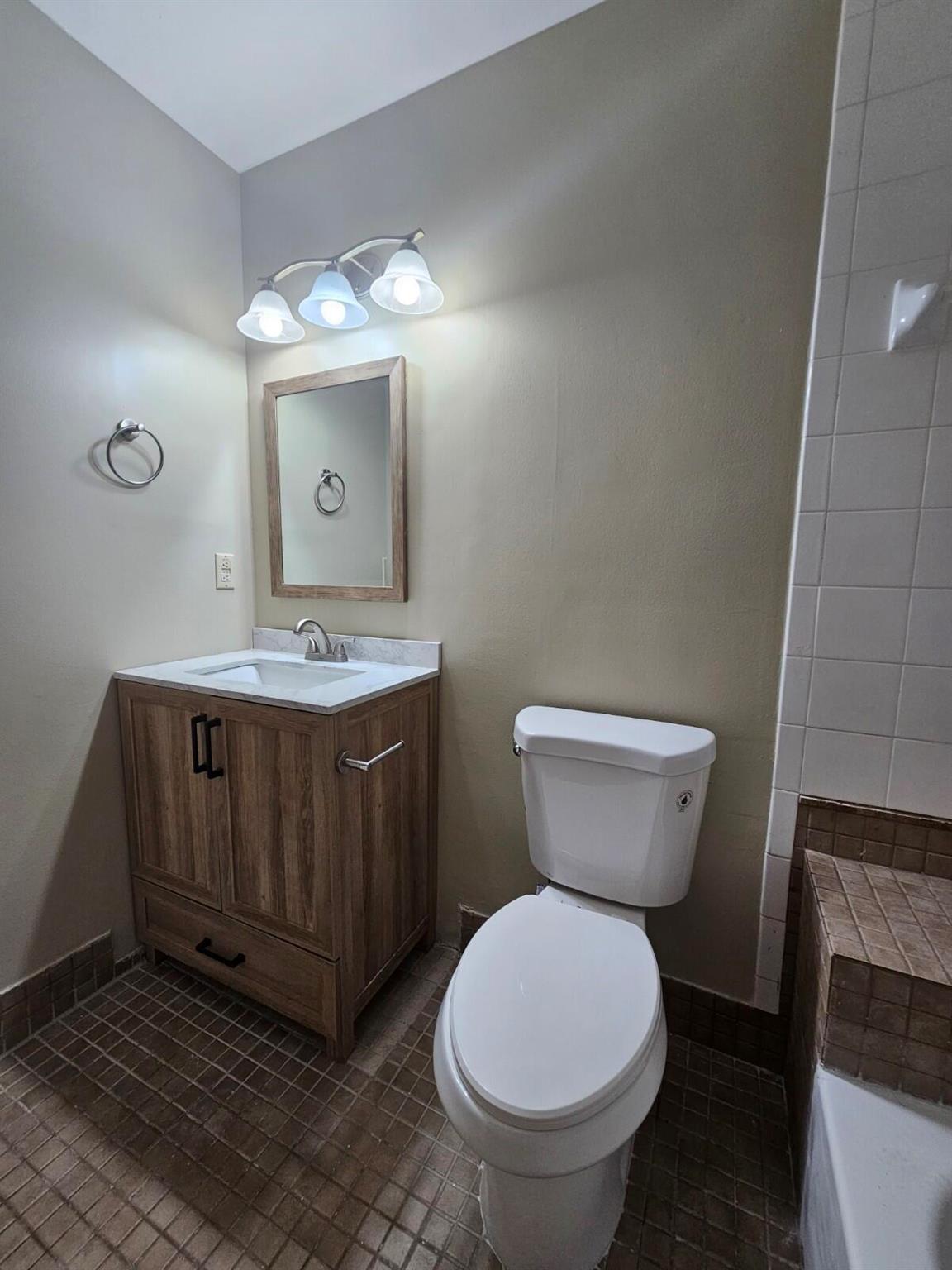 LAKE WINDWOOD CONDO - Residential