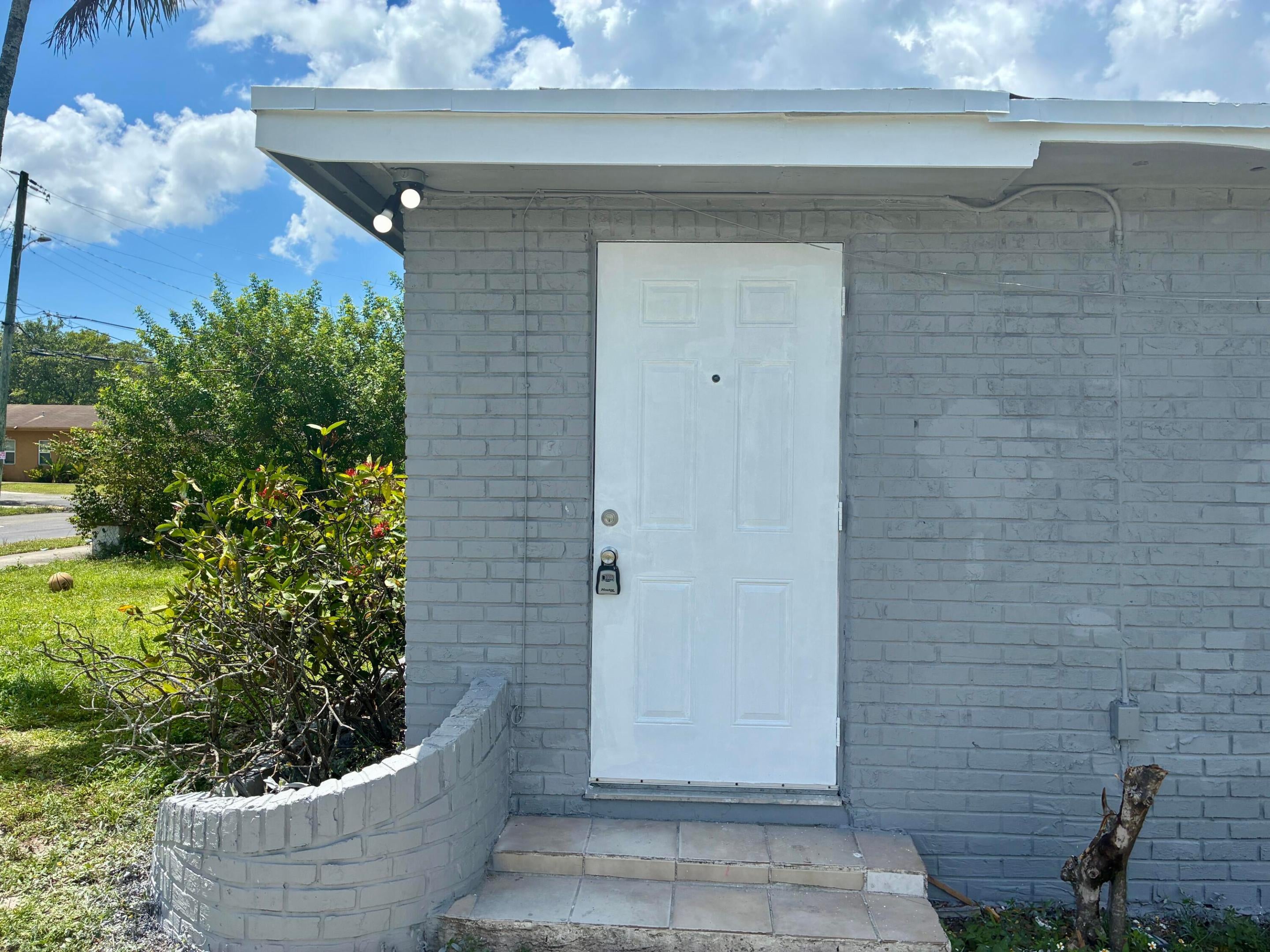 605 NW 9TH Avenue
