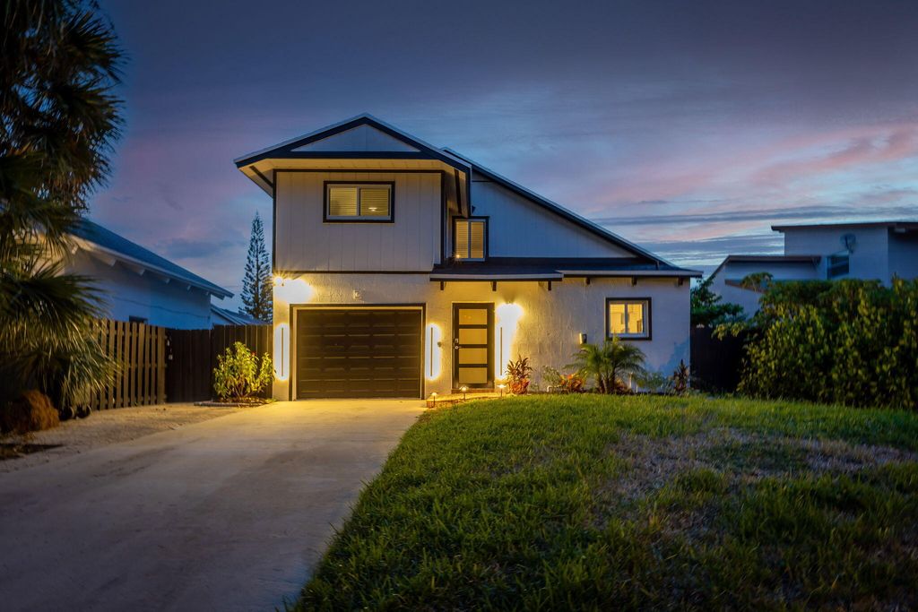 Photo of 2541 Southridge Road, Delray Beach, FL 33444 (MLS # B26022397)