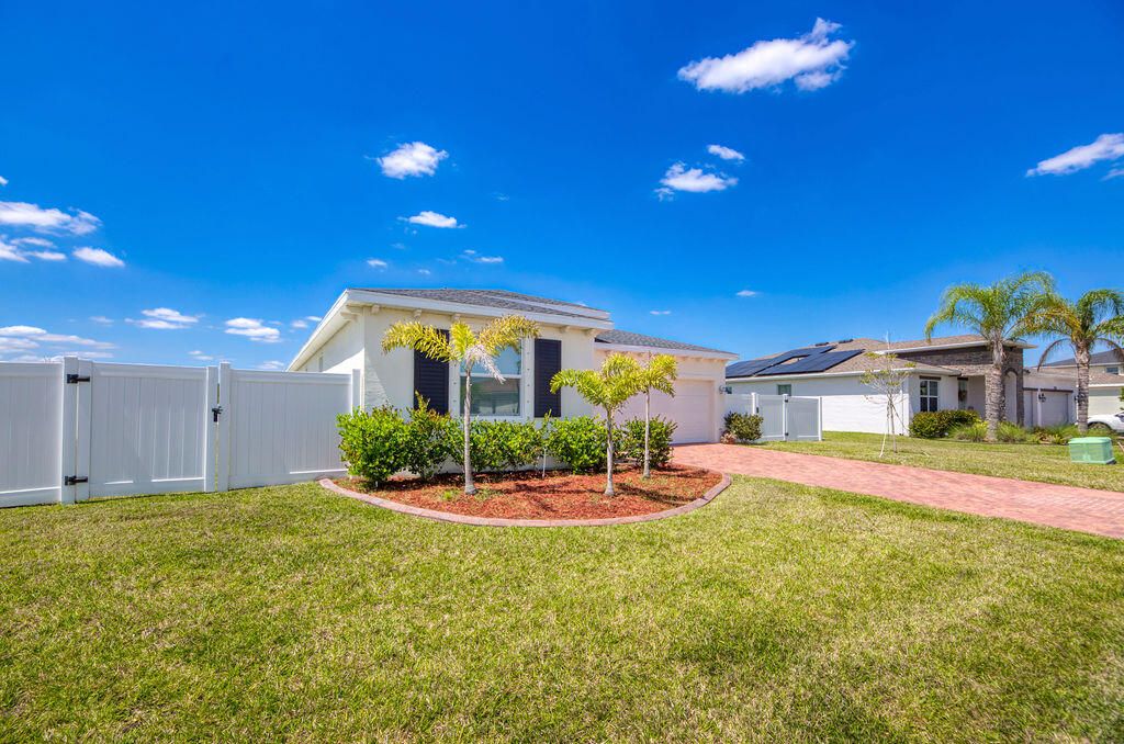 Photo of 7568 NW Deysbrook Lane, Port Saint Lucie, FL 34987 (MLS # R11085191)