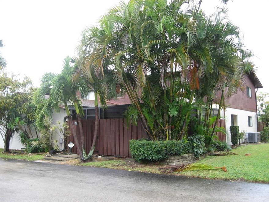 LOCATION! LOCATION! SPACIOUS COURTYARD TOWNHOUSE.  OVERSIZED CORNER LOCATION WITH VIEW OF LAKE AND LANDSCAPING.   TILE THROUGH OUT 1ST LEVEL.  HIGH-DRAMATIC CEILINGS IN LV & DR.  NEW CUSTOM LAMINATE FLOORS 2ND LEVEL. UPSCALE ENTRY. HUGE LIVING ROOM AND DINING ROOM.  BALCONY OFF MASTER BEDROOM WITH VIEWS OF LAKE. 3 SETS OF SLIDERS TO COURTYARD. NEW HOT WATER HEATER, NEW 2ND FLOOR FLOORING, UPDATED AC, FENCING, SECURITY.  ALL AGES, LOW MONTHLY HOA.  CENTRAL LOCATION. PET FRIENDLY, CLOSE TO ALL.