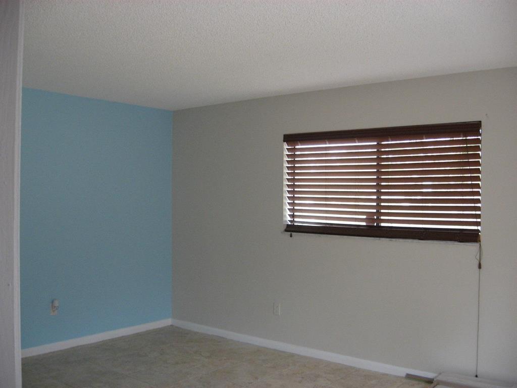 THE COUNTRY - Residential