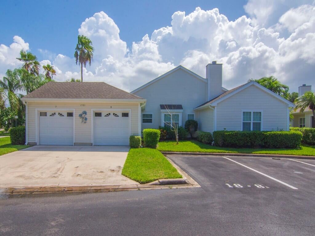 Photo of 1901 Westminster Circle, Vero Beach, FL 32966 (MLS # B26074685)