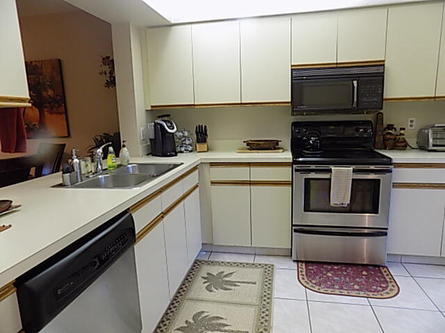 WONDERFUL LARGE 2 BEDROOM 2 BATH APARTMENT APARTMENT IN A FABULOUS AREA IN DELRAY BEACH. CLOSE TO LINTON BLVD WITH MAGNIFICENT SHOPPING AND ATLANTIC AVE WITH ALL THE VIBES! NEW A/C STAINLESS APPLIANCES, FRESHLY PAINTED AND READY FOR MOVE IN. COMMUNITY HAS TENNIS COURTS & POOL. ONE ASSIGNED PARKING AND PLENTY OF GUEST PARKING.