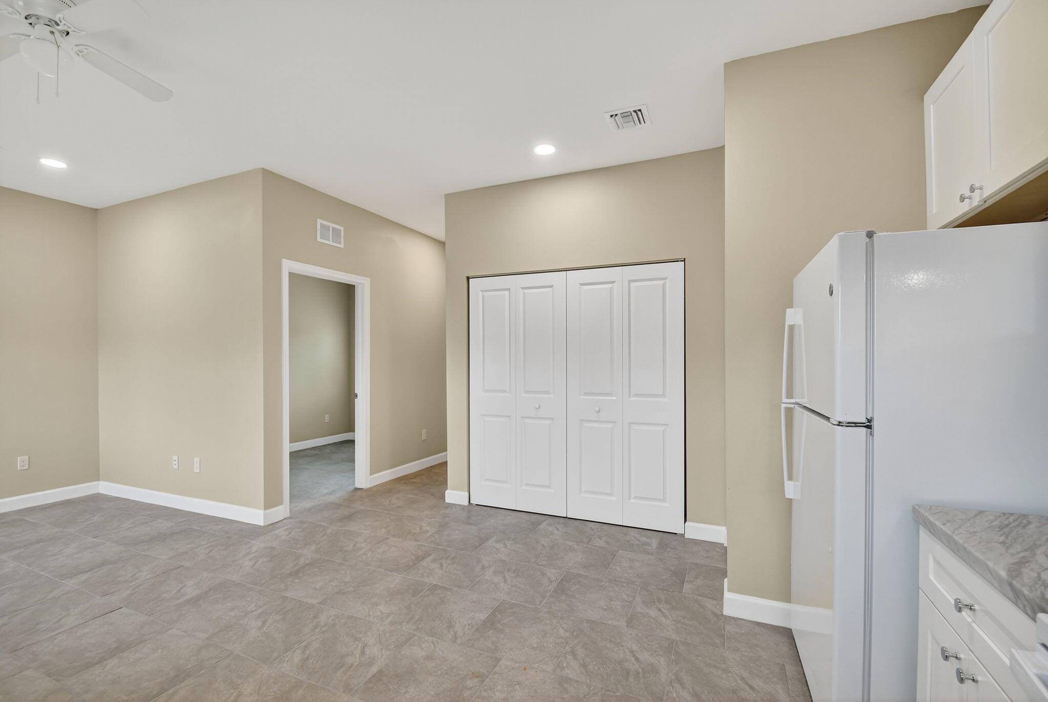 PALM BEACH FARMS CO 7 - Residential Lease