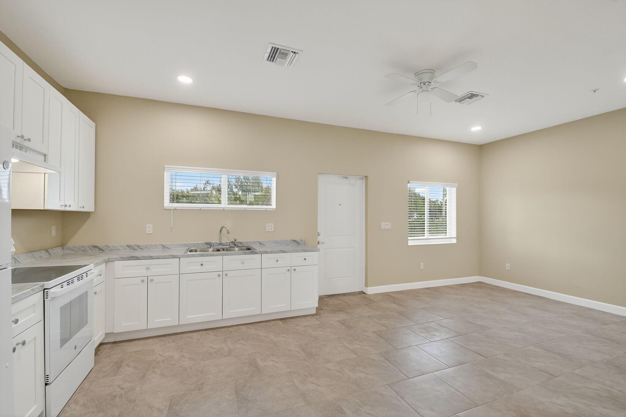 PALM BEACH FARMS CO 7 - Residential Lease