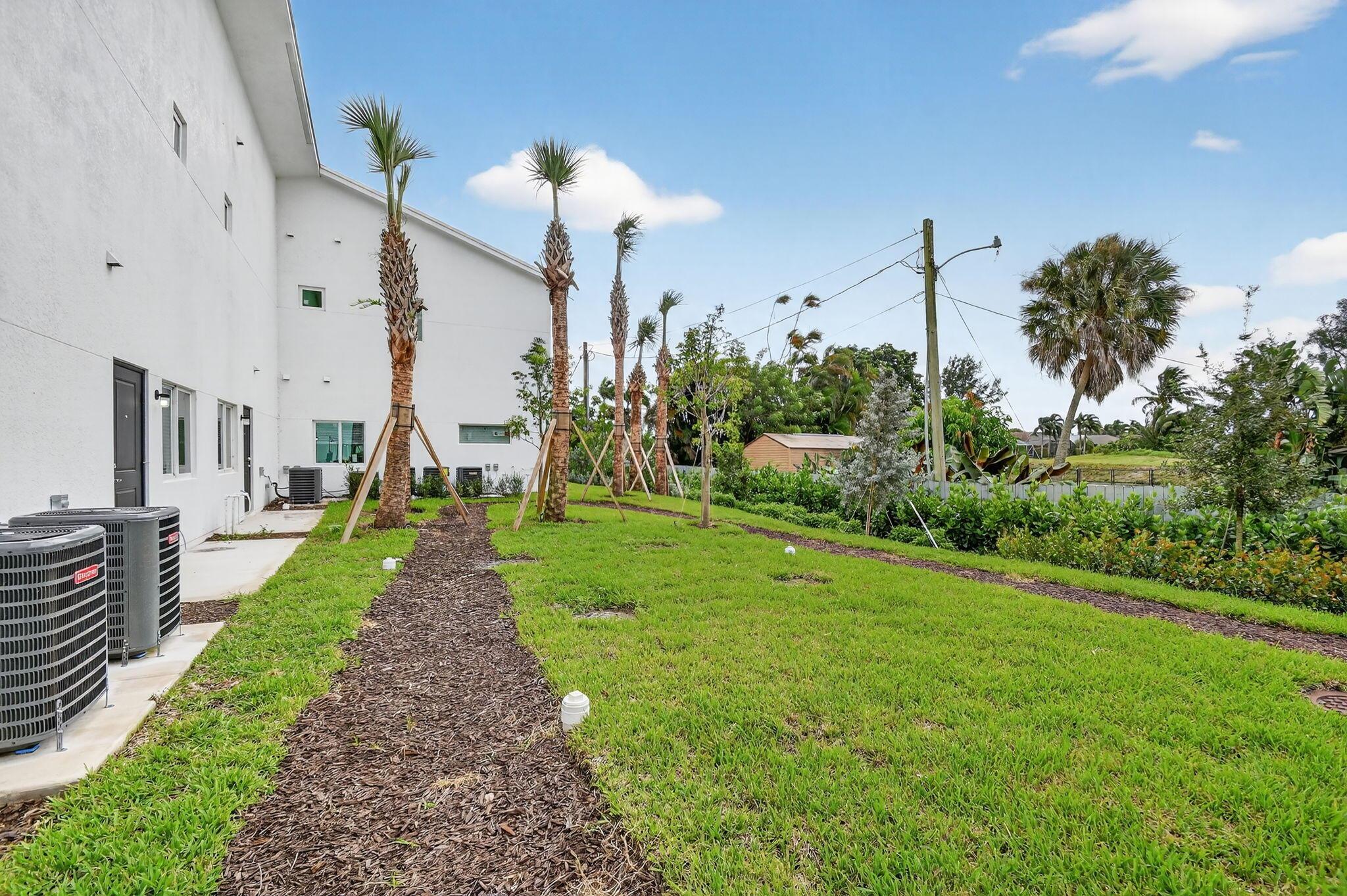 PALM BEACH FARMS CO 7 - Residential Lease