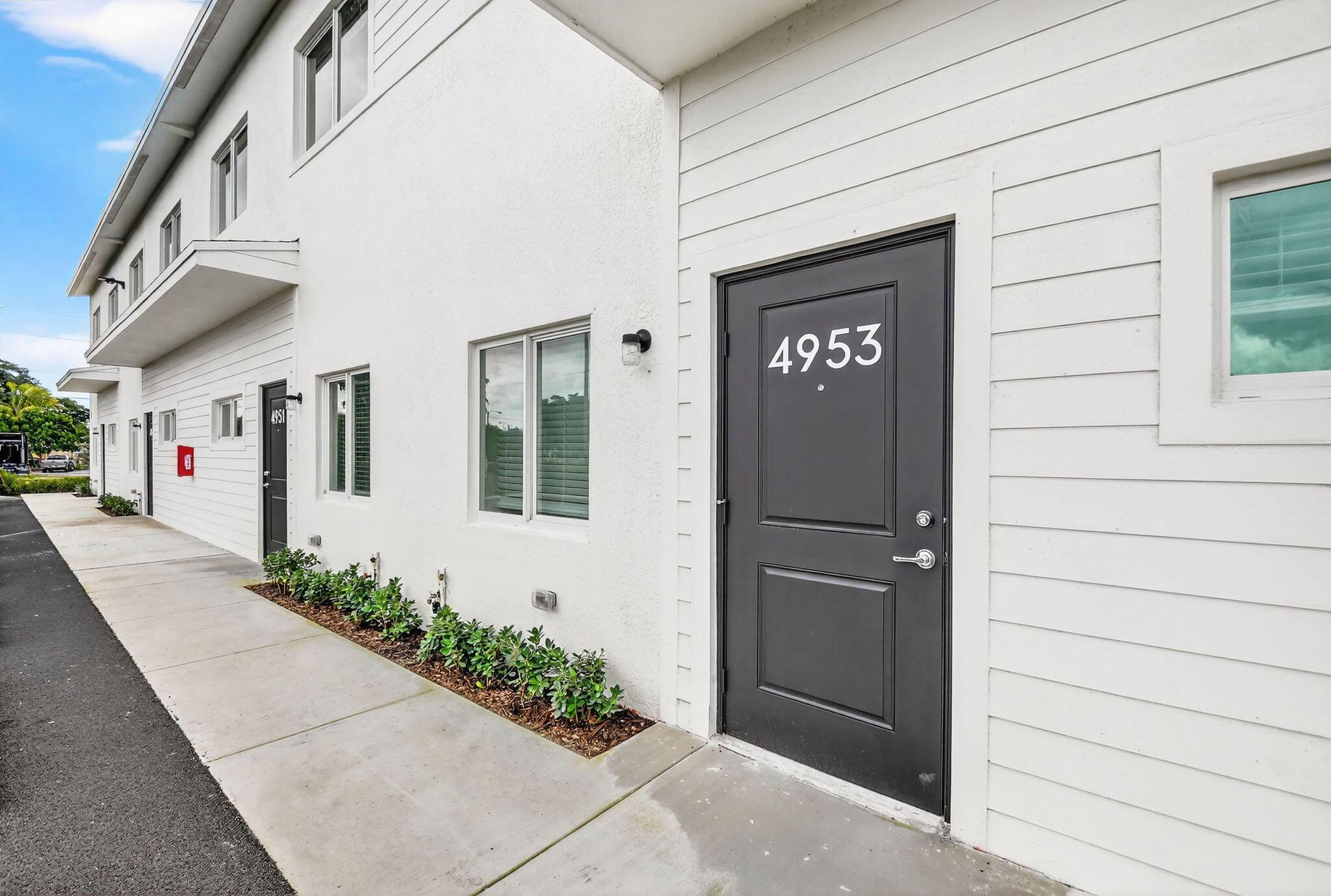 PALM BEACH FARMS CO 7 - Residential Lease
