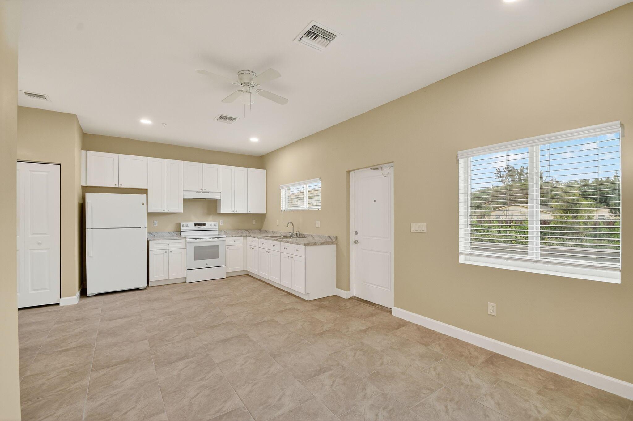 PALM BEACH FARMS CO 7 - Residential Lease