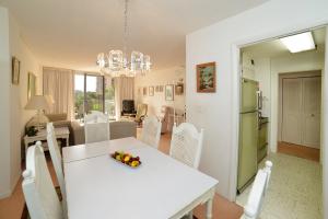 BOCA TOWERS CONDO PORTION PAR 5 OF PT OF - Residential