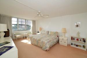 BOCA TOWERS CONDO PORTION PAR 5 OF PT OF - Residential