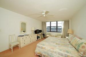 BOCA TOWERS CONDO PORTION PAR 5 OF PT OF - Residential